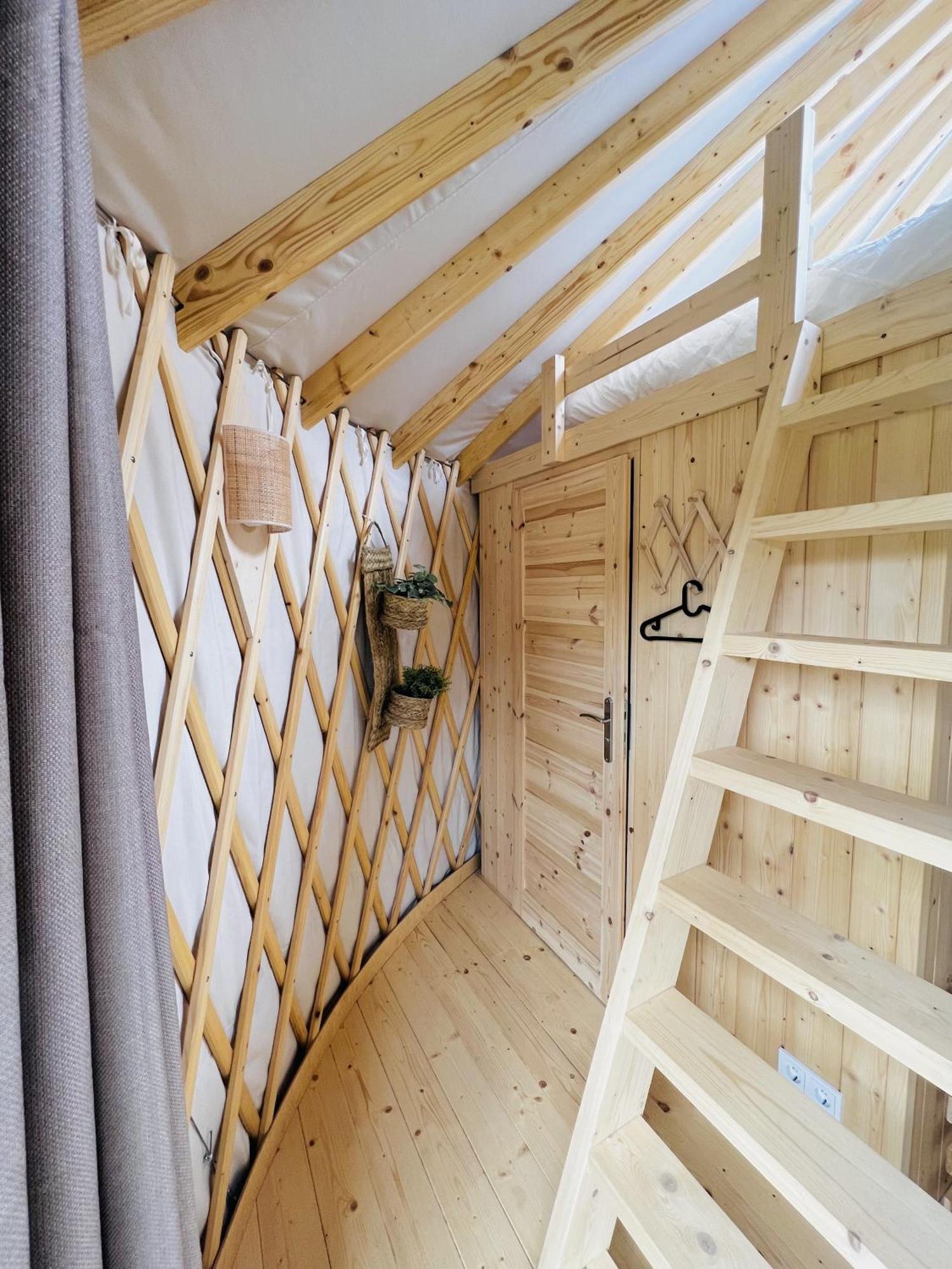 Magnolia Hoeve - Unieke Bestemming Voor Paardenliefhebbers En Bijzondere Overnachtingen In De Natuur Ledeacker Exterior photo